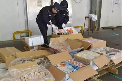 饱受争议的水产品‘包冰’与‘泡药’ 食品销售中的隐藏风险